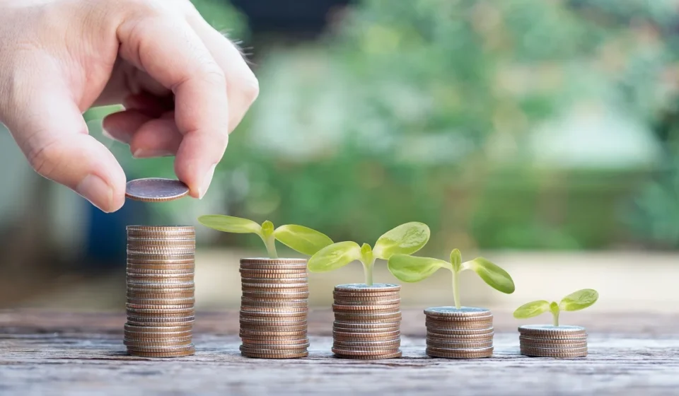 Business Growth Funding: Smart Ways to Navigate Capital Entrepreneurs discussing growth funding and business financing strategies